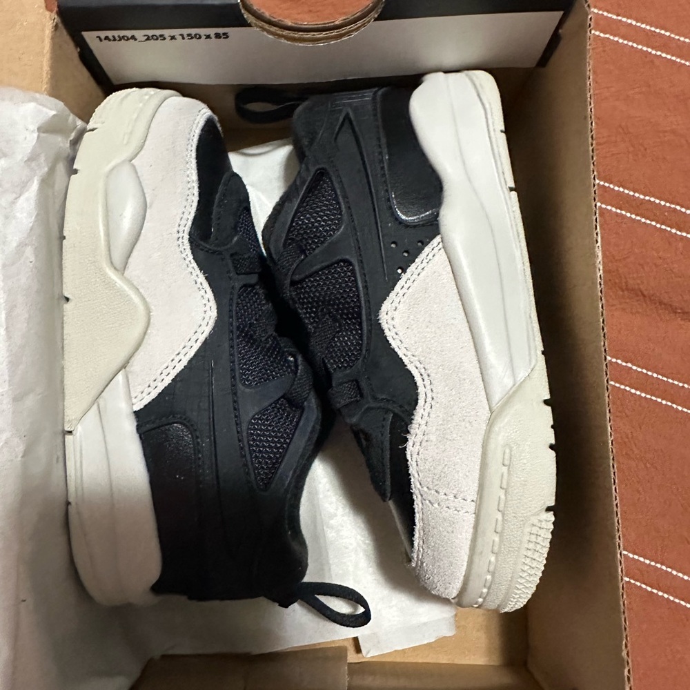 Jordan Kids Sneakers in Black and White